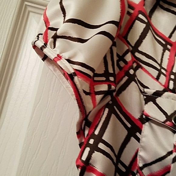 Short sleeved blouse with belt - Picture 2 of 6